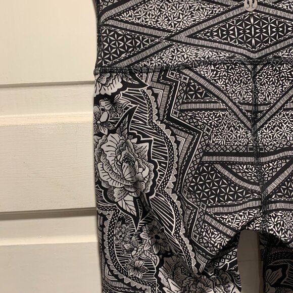 Lululemon~ NWOT!!~ Yoga Pants - Picture 10 of 16